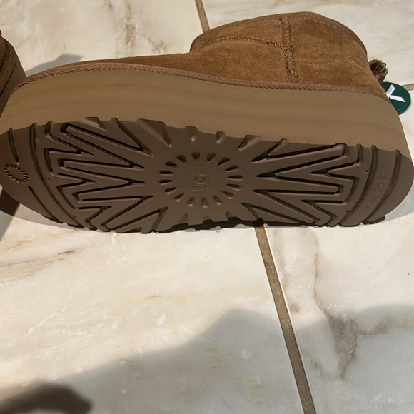 New UGG ultra mini platform - Picture 3 of 4